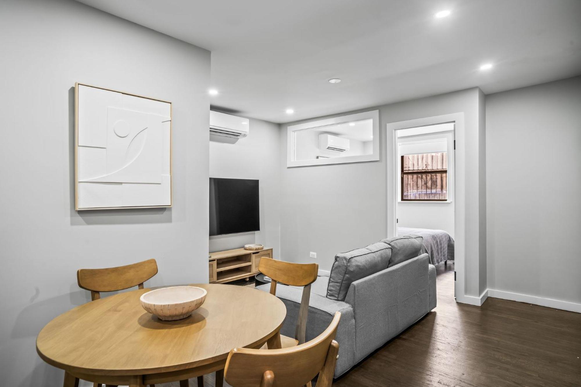 Apartment Cozy Corner 2 Bd 1 Bath *